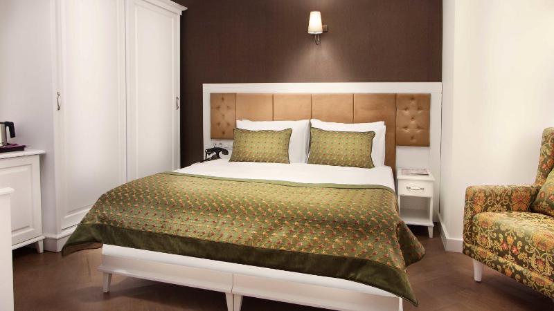 Standard Double Room image 2