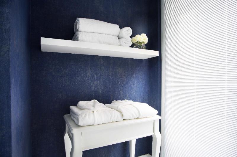 Standard Double Room image 3