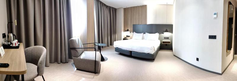 Deluxe Double Room image 1