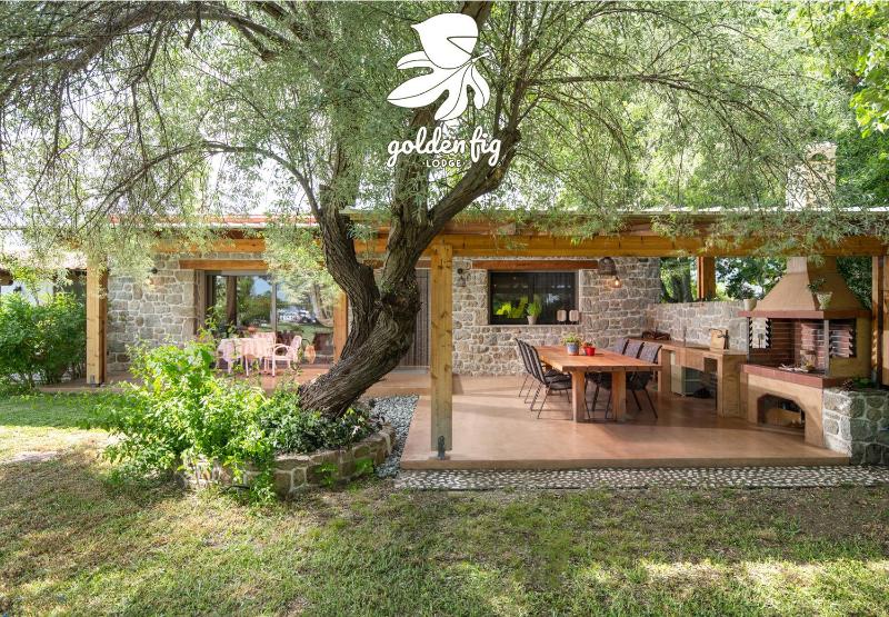 Villa Menie - Golden Fig Sykia lodge Images