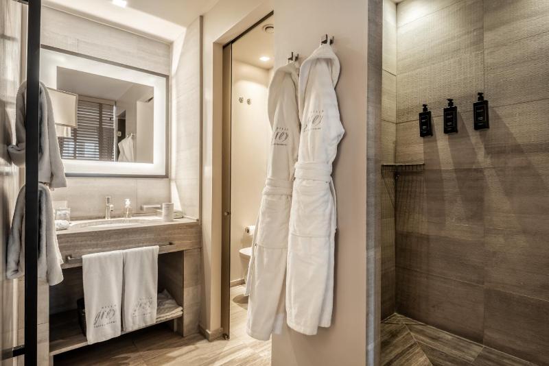 Superior Double Room with Garden View image 3