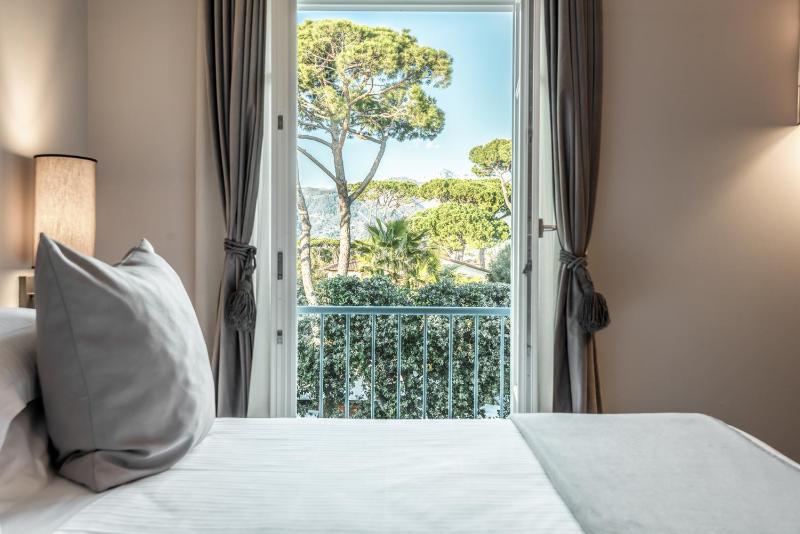 Superior Double Room with Garden View image 4