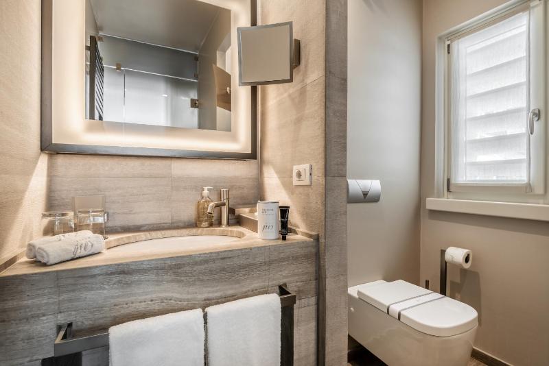 Superior Double Room with Sea View image 1