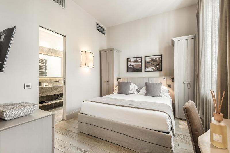 Suite with Private Garden image 4