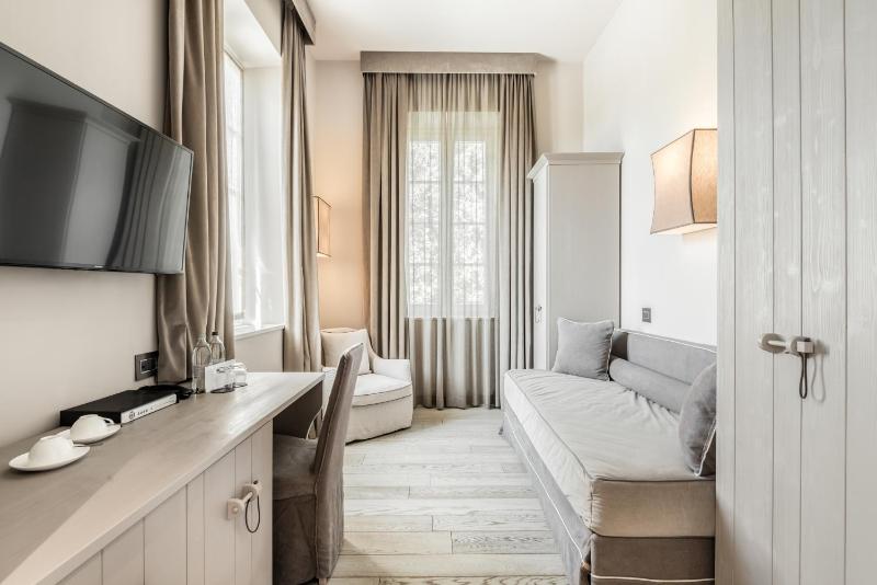 Suite with Sea View image 4
