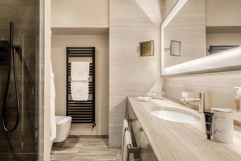 Superior Double Room with Sea View image 3