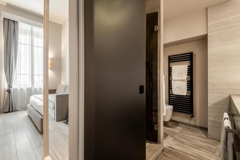 Superior Double Room with Sea View image 2