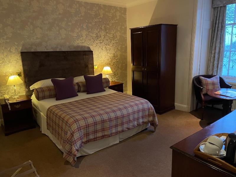 Classic Double Room image 3