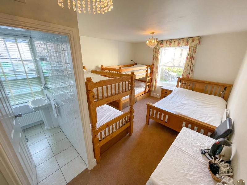 Family/Double Room (En Suite) image 1