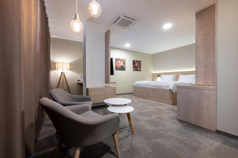 Executive Double or Twin Room with Extra Bed Available image 1