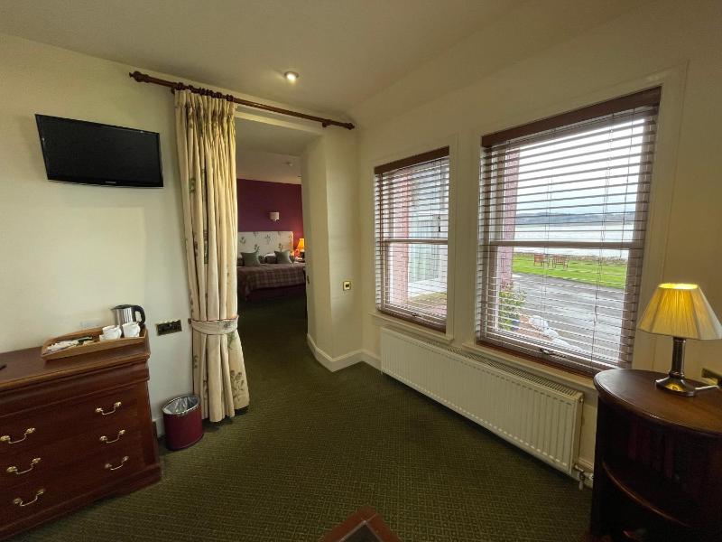 Premium Double Room image 4