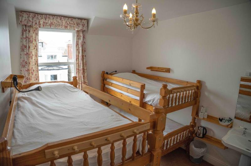 4-Bed Private Room image 1