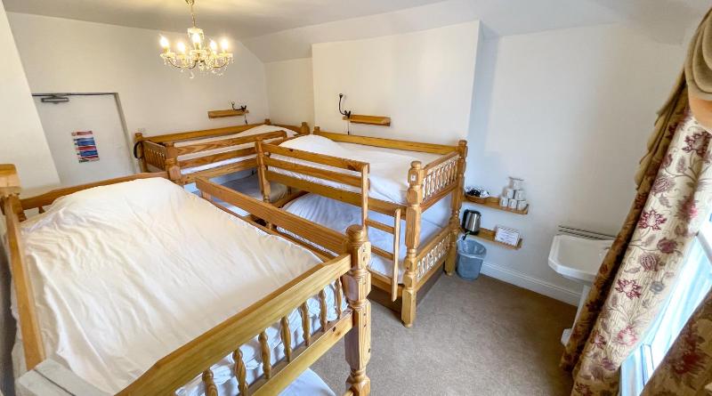 6-Bed Private Room image 4