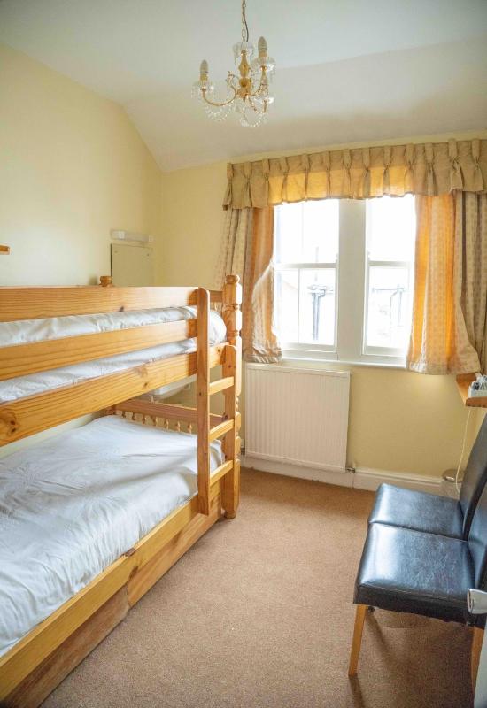 Twin Room image 1