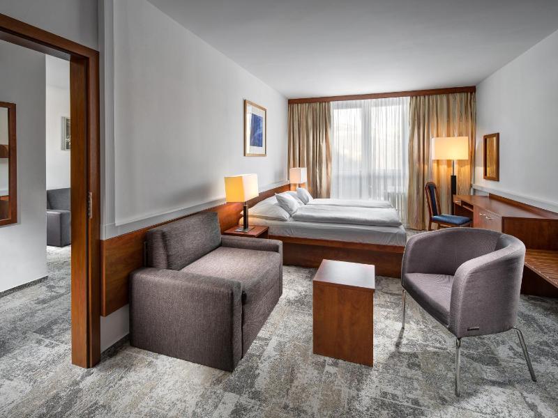 Suite (2 Adults + 2 Children) image 3