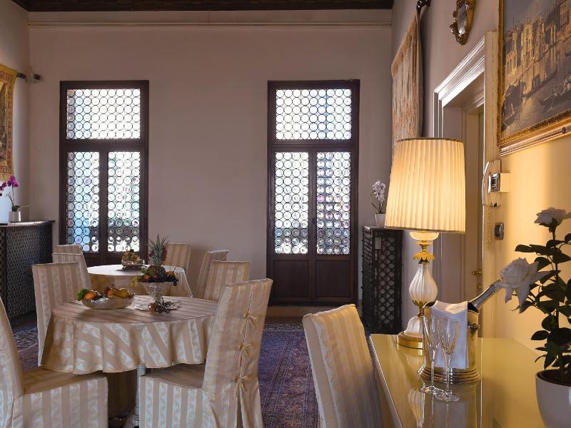 Superior Quadruple Room image 4