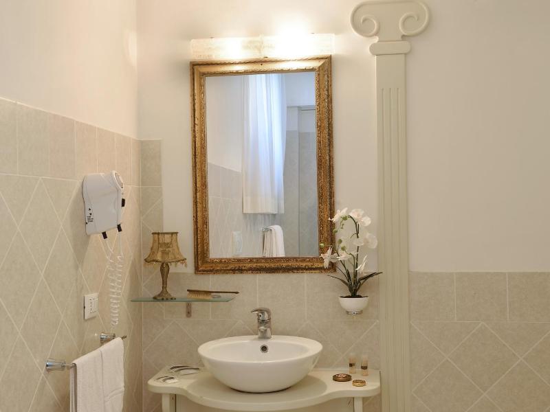 Superior Quadruple Room image 2