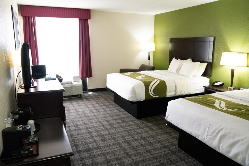 Queen Room with Two Queen Beds - Non-Smoking/Pet Friendly image 3