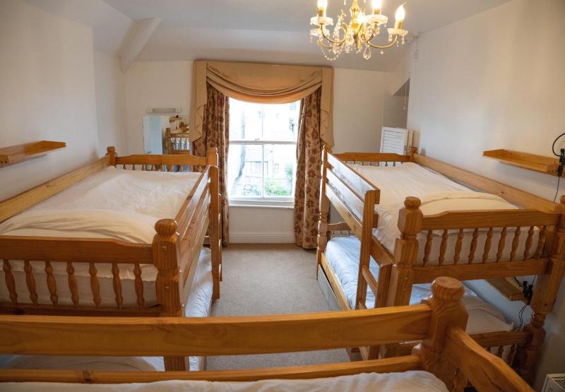 6-Bed Private Room image 2