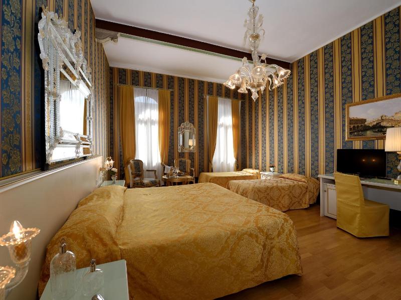 Superior Quadruple Room image 3