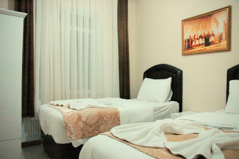 Double Room image 3