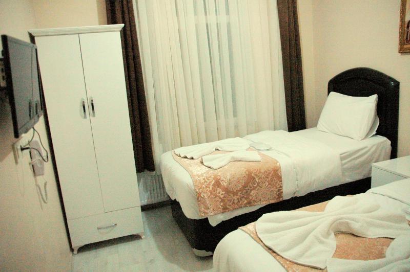 Double Room image 4