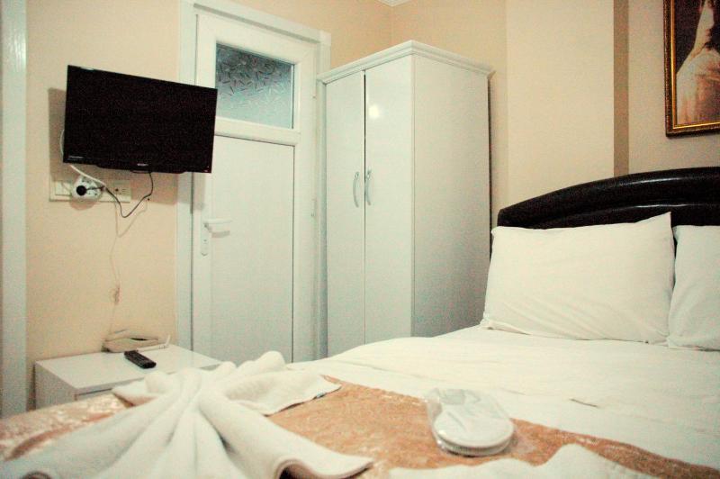 Double Room image 3