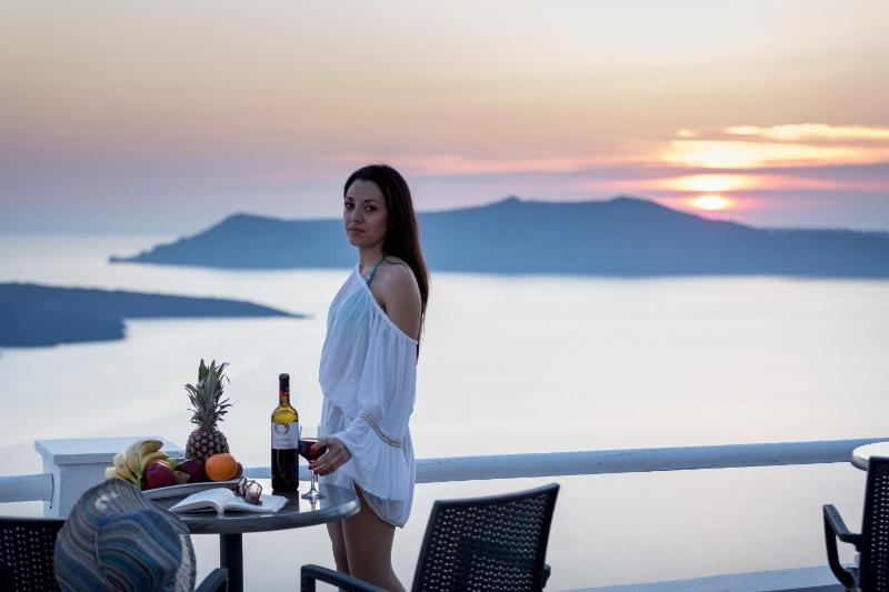 Sun Suite with Hot Tub and Caldera View image 2