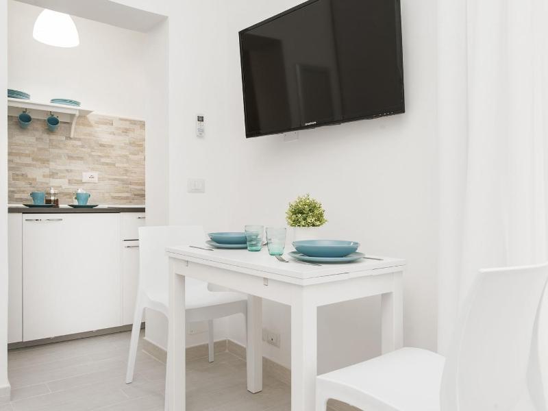 Studio Apartment image 3