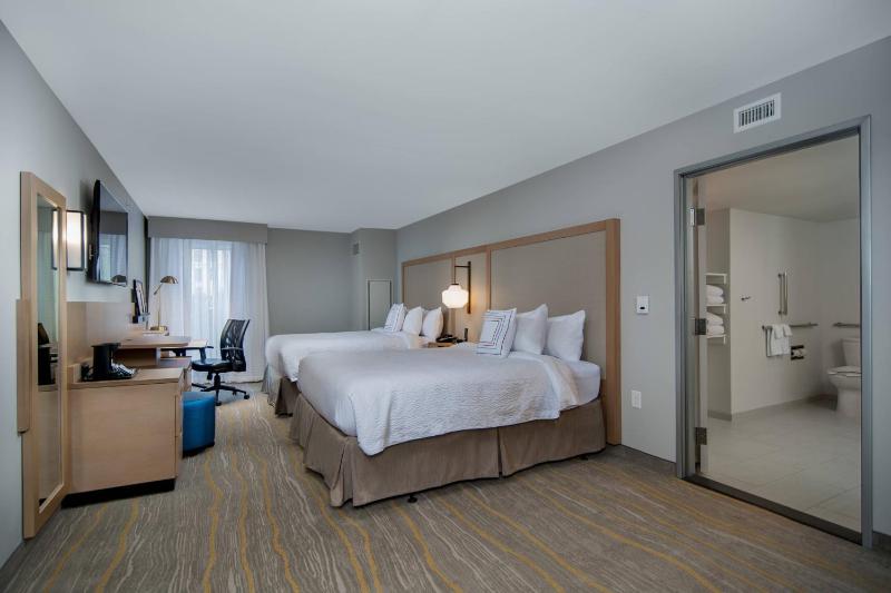 Queen Room with Two Queen Beds                 image 1