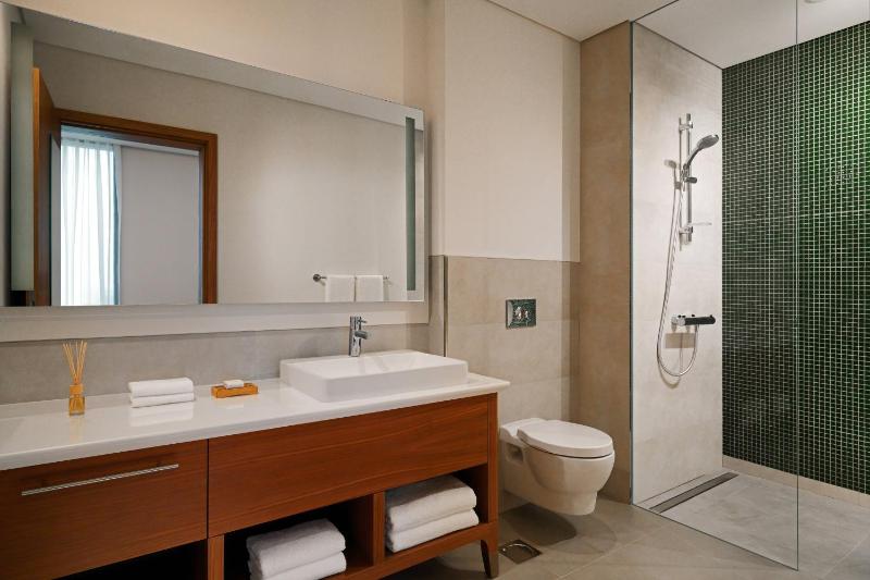 Superior Studio Apartment – King Bed (Complimentary Breakfast & Shuttle to Sobha Realty Metro Station, JBR Beach & Mall of the Emirates) image 2