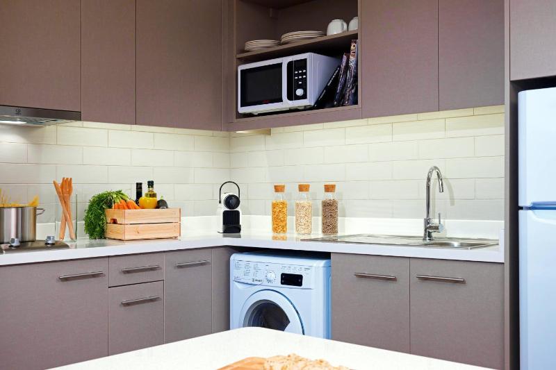 One Bedroom Apartment – King Bed (Complimentary Breakfast & Shuttle to Sobha Realty Metro Station, JBR Beach & Mall of the Emirates) image 4