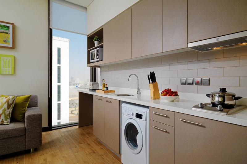 Studio Apartment – King Bed (Complimentary Breakfast & Shuttle to Sobha Realty Metro Station, JBR Beach & Mall of the Emirates) image 4