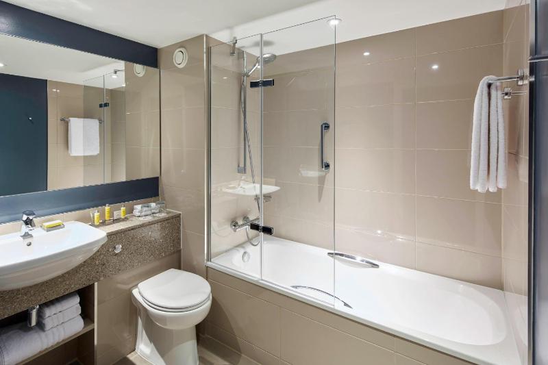 Deluxe Room with Two Double Beds image 2