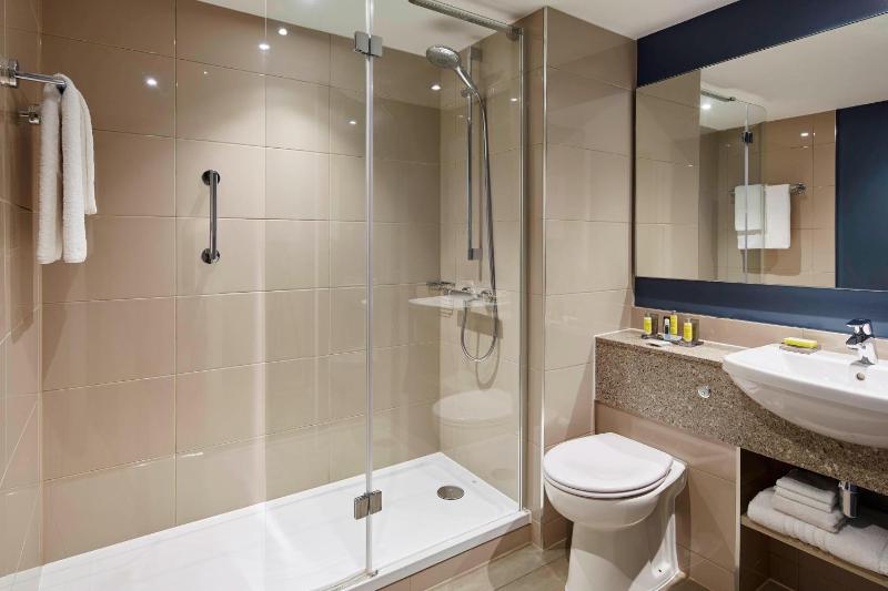 Deluxe Room with Two Double Beds image 3