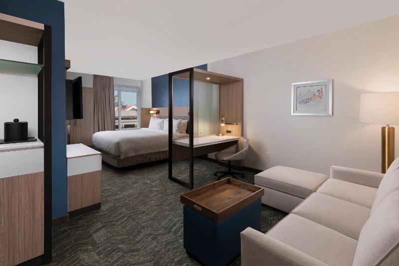 King Suite with Sofa Bed image 4