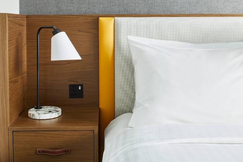 Superior King Room image 3