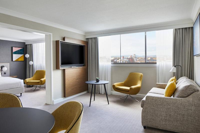 One-Bedroom Large Suite - Executive Lounge Access image 2