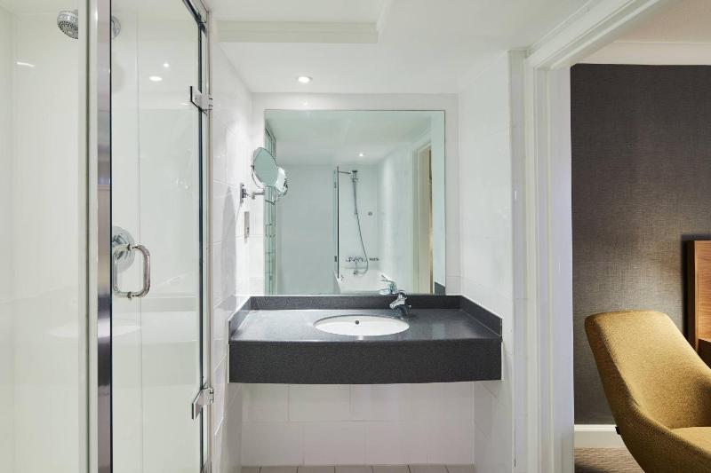 One-Bedroom Large Suite - Executive Lounge Access image 3