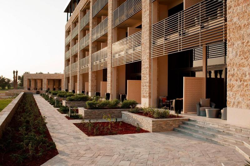Garden Room, 1 King, Golf view, Ground floor, Balcony image 3
