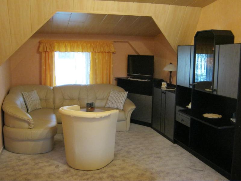 Triple Room with Private Bathroom image 1