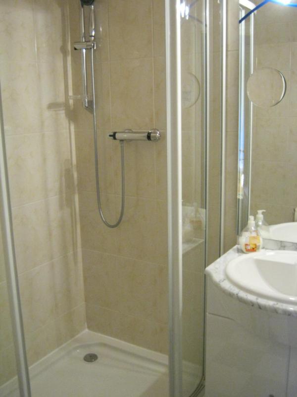 Double Room with Private Bathroom image 4