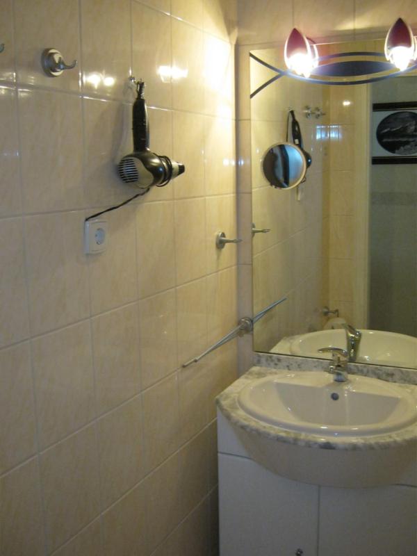 Single Room with Private Bathroom image 2