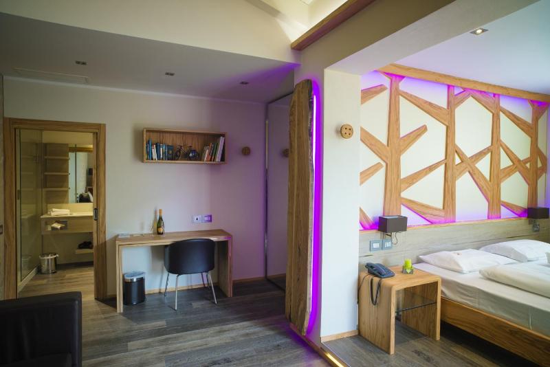 Junior Suite with Lake View image 3