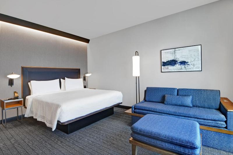 King Room with Sofa Bed image 1