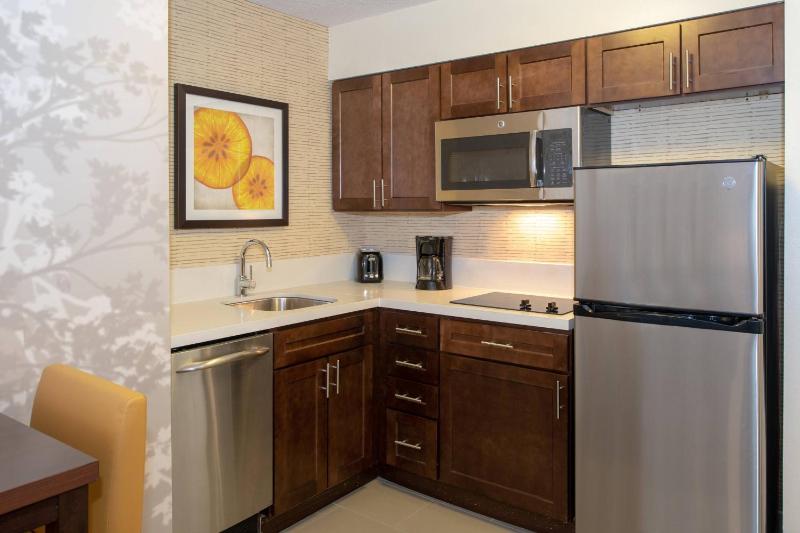 One-Bedroom King Suite with Sofa Bed - Allergy Friendly image 4
