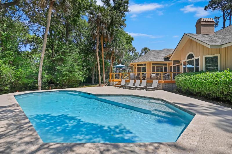 Updated beach home Private pool Sleeps 12 4 BR 4 BA Bikes & Beach Gear included - image 1