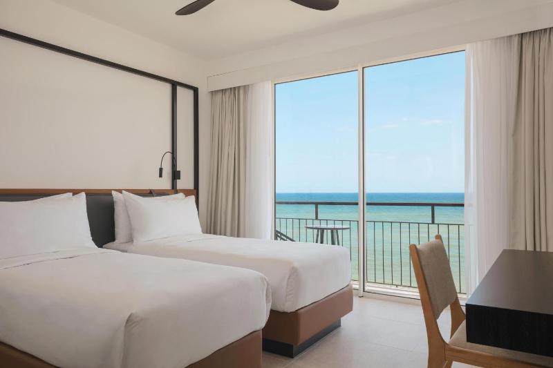 Deluxe Twin Room with Sea View image 1