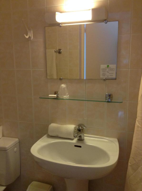 Double Room with Balcony image 4