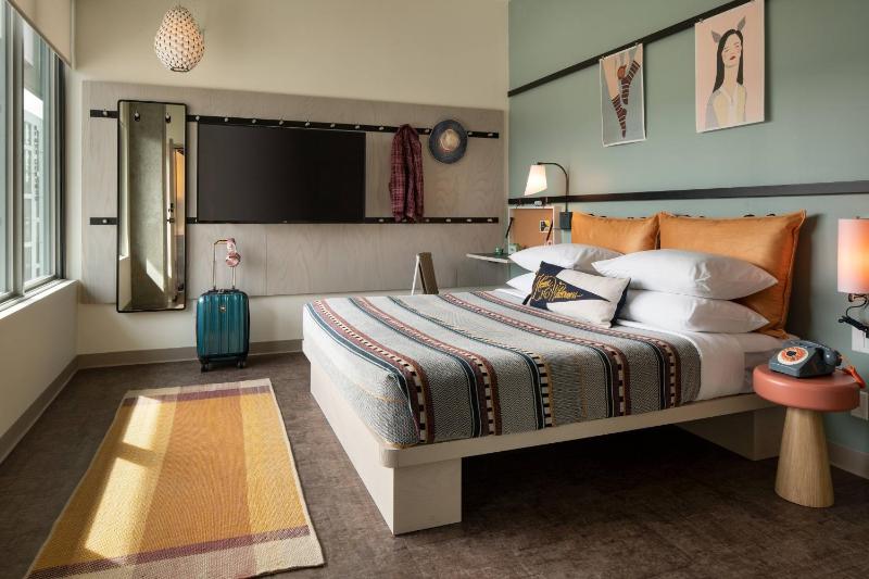 Moxy Portland Downtown - image 14